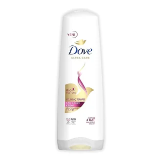 نرم‌کننده داو مدل Ultra Care برای موهای بلند و آسیب‌دیده حجم ۳۵۰ میلی‌لیتر | Dove Ultra Care Hair Conditioner Long Hair Therapy for Damaged Hair 350 ml توضیحات محصول: نرم‌کننده داو Ultra Care مخصوص موهای بلند و آسیب‌دیده، با ترکیب خاصی از ال-لیزین، سرامید و آرژنین طراحی شده است تا به بهترین شکل موهای شما را ترمیم و تقویت کند. این ترکیبات منحصر به فرد به طور مؤثری به موهای آسیب‌دیده کمک کرده و آن‌ها را از ریشه تا نوک بازسازی می‌کنند. ال-لیزین: این اسید آمینه ضروری به بازسازی و تقویت پروتئین‌های مو کمک می‌کند و موجب استحکام و سلامت بیشتر تارهای مو می‌شود. سرامید: این ترکیب با حفظ رطوبت در مو، مانع از خشکی و شکنندگی می‌شود و نرمی و درخشندگی طبیعی مو را به ارمغان می‌آورد. آرژنین: به تقویت جریان خون در پوست سر کمک می‌کند و موجب تقویت رشد مو و جلوگیری از ریزش مو می‌شود. نرم‌کننده داو Ultra Care با این ترکیبات مغذی و درمانی، موهای بلند شما را از ریشه تا نوک تقویت کرده و به ظاهری سالم و درخشان باز می‌گرداند. این محصول به طور مؤثری آسیب‌های ناشی از شستشو و استفاده از ابزارهای حرارتی را ترمیم کرده و از شکنندگی موها جلوگیری می‌کند. ویژگی‌های محصول: حاوی ال-لیزین: تقویت و بازسازی پروتئین‌های مو حاوی سرامید: حفظ رطوبت و جلوگیری از خشکی مو حاوی آرژنین: تقویت جریان خون و رشد سالم مو ترمیم‌کننده موهای آسیب‌دیده: مناسب برای موهای بلند و شکننده آبرسان و مرطوب‌کننده: جلوگیری از شکنندگی و خشکی تارهای مو حجم ۳۵۰ میلی‌لیتر: مناسب برای استفاده روزانه